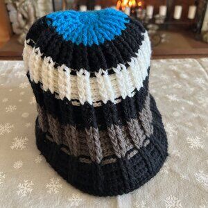 Burton Knit Bucket Hat – Striped – Good Condition